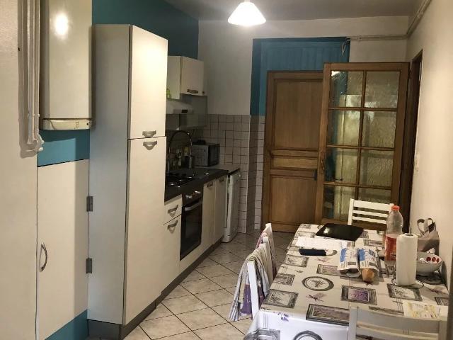 Tullins: T3 lumineux 74 m², cave 12 m², libre immédiatement