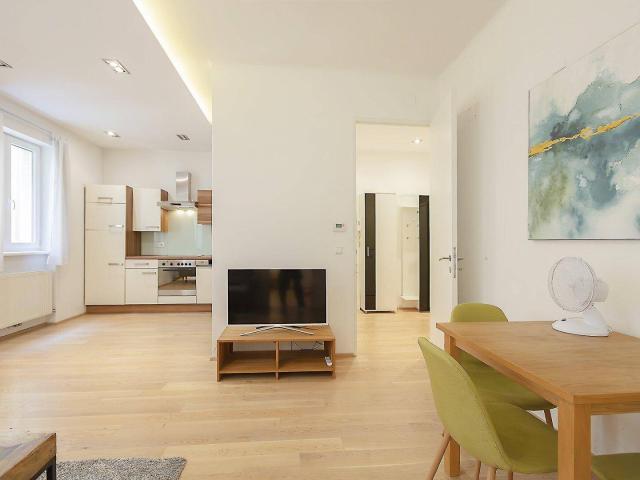 Tulpengasse Toplage hinter Rathaus 10 Minuten fußläufig zur Hauptuni, hofseitiger 2 Zimmer Neubau
