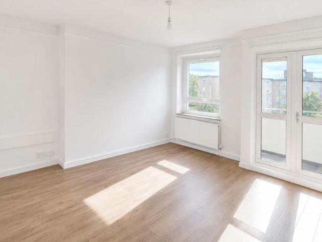 Tulse Hill, London SW2, 3 bed flat to rent, £2,550 pcm | PrimeLocation