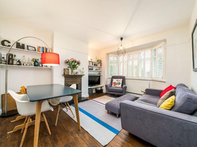 Tulse Hill, London SW2, 3 bed flat to rent, £3,000 pcm | PrimeLocation
