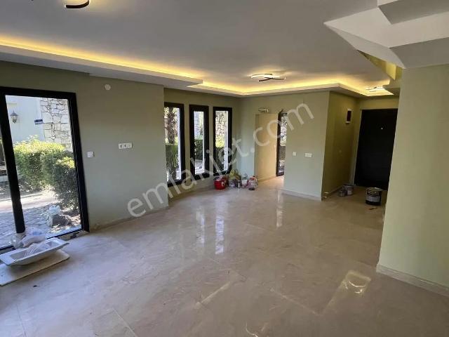Turunç Dereözü'nde Sessizlik İsteyenlere İkiz Havuzlu Villa