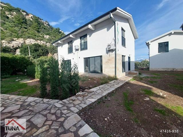 TURUNÇ KOYUNDA SATILIK, SIFIR, MERKEZİ KONUMLU İKİZ VİLLA