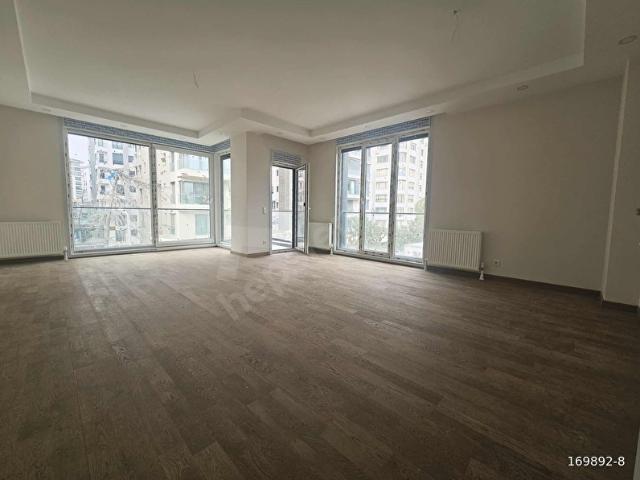 TURYAP'TAN CADDEBOSTAN SAHİLDE İŞ YERİNE UYGUN SIFIR 3+1 DAİRE