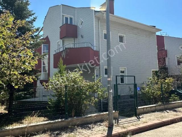 Turyaptan Çayyolunda Park Caddesine Cephe 450 M2 Villa