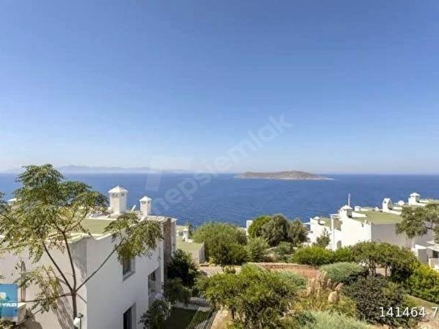 TURYAP'TAN BODRUM PAN CLUB'TA DENİZ MANZARALI KIRMIZI DÖNEM 1+1