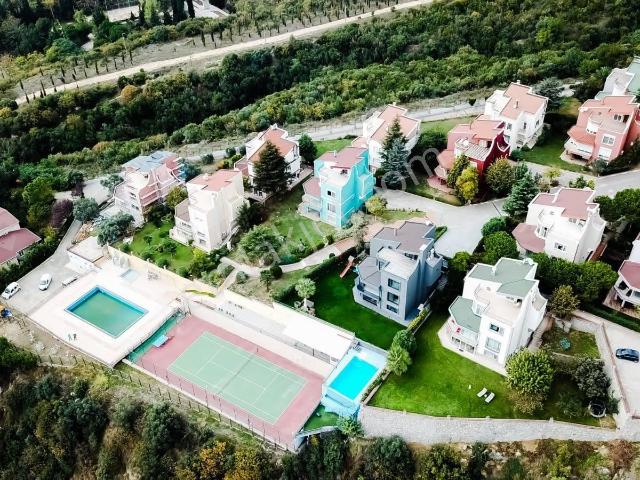Turyap'tan Güvenlikli Havuzlu Site İçinde Satılık Villa