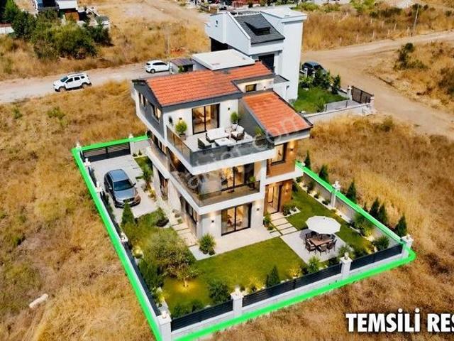 Turyap'tan Dikili De Satılık Triplex Villa 6+1