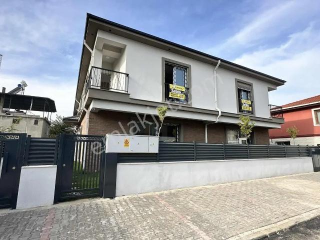 Turyap'tan Köy Yaşımı Ve Konfor Türkmenköy'de 4+1 Satılık Villa