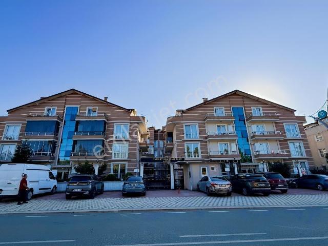 Turyap'tan Kartepe'de Hürsoy Sitesi'nde Kiralık 3+1 Arakat Daire
