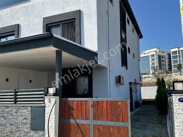Turyap'tan İnönü Mahallesi 5+1 Satılık Tripleks Villa