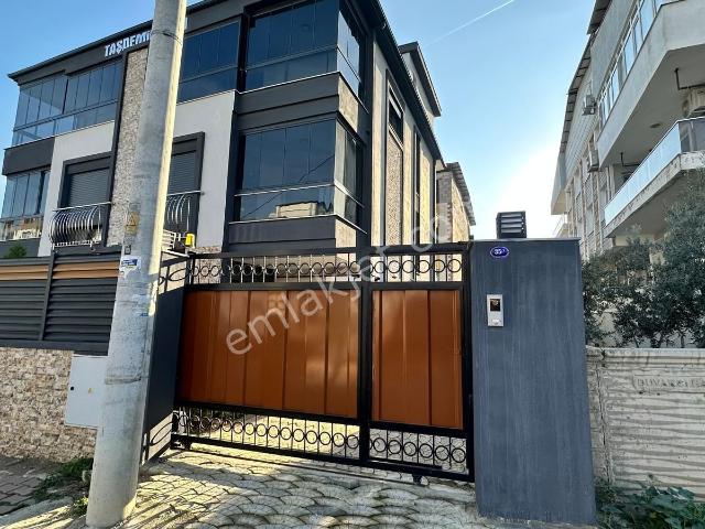Turyap'tan Merkezde Sıfır 4+2 Tripleks Özel Yapım Villa