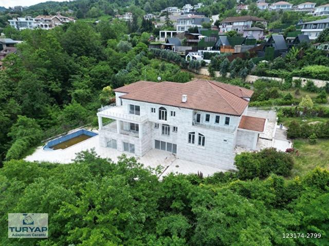 TURYAPTAN SAPANCA KURUÇEŞMEDE 4 DÖNÜM ARSADA GÖL MANZARALI KONAK