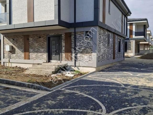 Turyap Alâ Ahmet Erdoğan'dan Silivri Selimpaşa Da Lüks Villâ