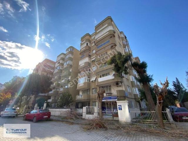 Turyap Bornova'dan Merkezi Konumda Kiralık Ara Kat 3+1 Daire