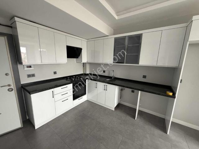 Turyap Eren'den Kiralık 1+1 Arakat Cadde Üstü Daire