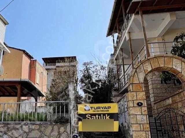 Turyap Foça'dan Petra'da Satılık Tadilat Yapılabilcek Villa