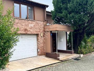 Turyap Hürriyet Ten Erguvan Villarında 5+1 Kiralık Villa