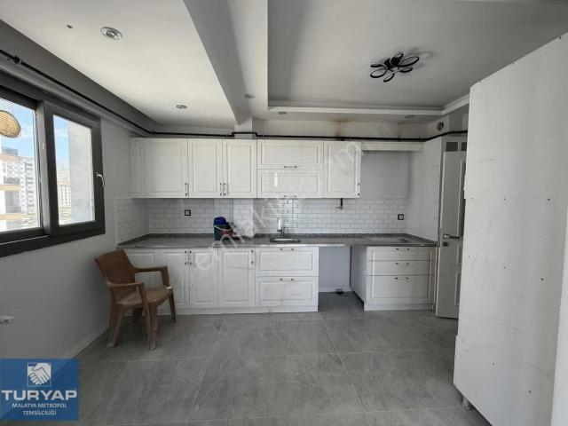 Turyap Metropol'den 35'lik Yolda Yeni Yapı Kiralık 3+1 Daire