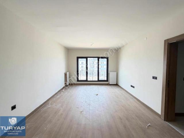 Turyap Metropol'den İkizce De Kiralık 3+1 Daire