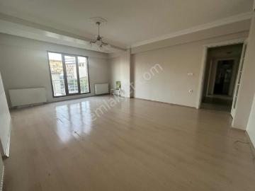 Turyap Soner'den Kiralık Merkezi Konumda 2+1 Geniş Daire