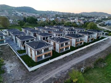 Bölgenin En Uygunu! Site İçinde Satılık Fırsat Yeni 4+1 Villa!