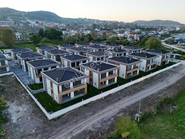 Bölgenin En Uygunu! Site İçinde Satılık Fırsat Yeni 4+1 Villa!