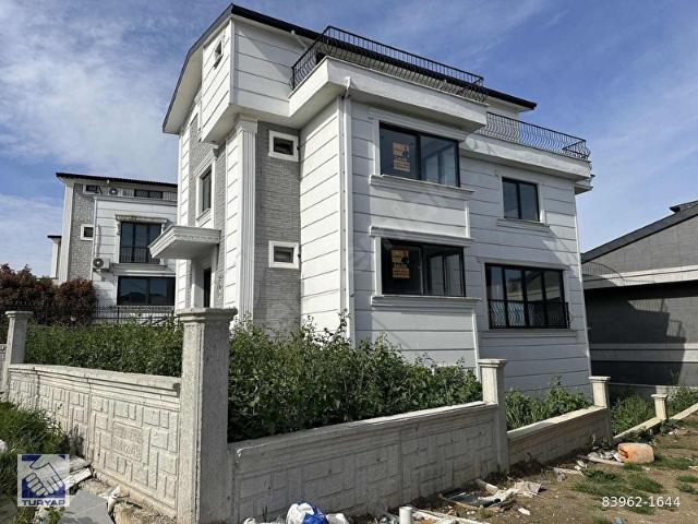 TURYAP SONER'DEN SATILIK KADIKÖY'DE DENİZ MANZARALI YENİ VİLLA