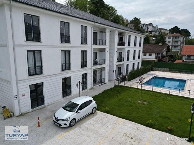 TURYAP SAPANCA ÜNLÜCE HAVUZLU SİTEDE AYRI MUTFAKLI ARAKAT DAİRE