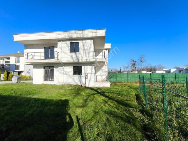Turyap Sapanca İpekyolu Sitede Büyük Müstakil Bahçeli 4+1villa