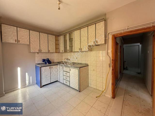 Turyap Sivas'tan Diriliş Mah'de Cadde Üzeri 1+1 Kiralık Daire
