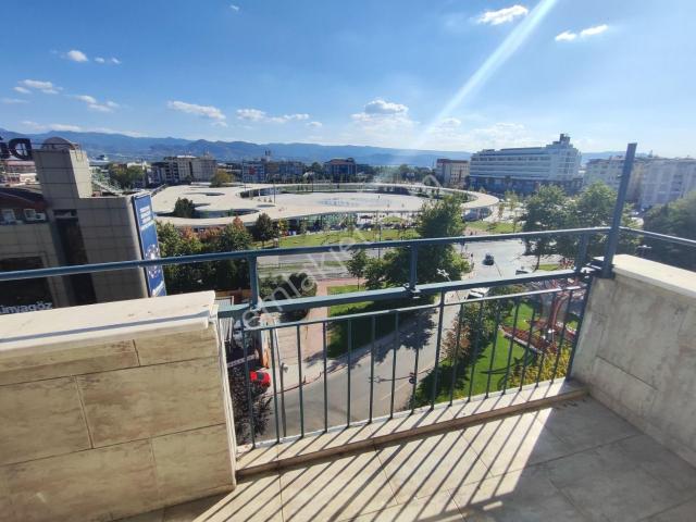 Turyap Palastan İzmit Bulvarda Manzaralı Geniş 2+1 Kiralık Daire