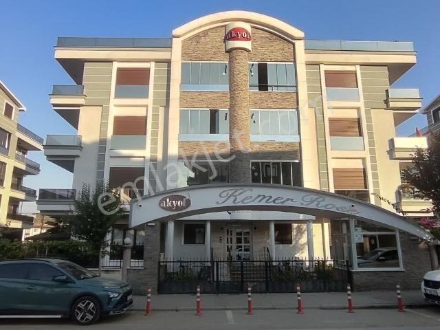 Turyap Yıldız'dan Mkp'de Sitede Satılık Arakat Geniş 3+1 Daire