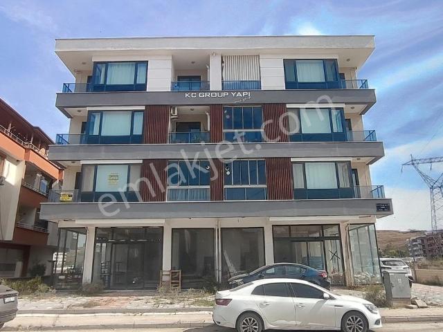 Turyap Yıldız'dan Çiftlik Mahallesi Cadde Üstü Satılık Lüks 3+1