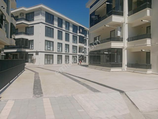 Turyap'dan Altınova Merkezde Havuzlu Sitede 3+1 Kiralık Daire
