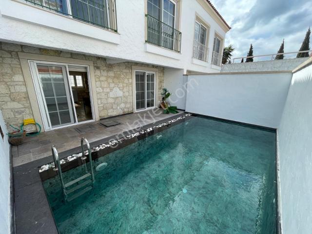 Turyaz 'dan Çeşme Alaçatı Hacımemişte Havuzlu Kiralık 3+1 Villa