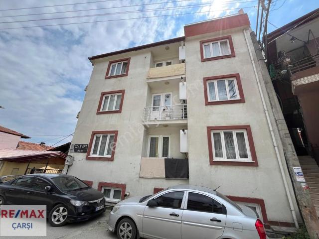 Turan Güneş Caddesının 1sokak Arkası Merkezi Konumda 2+1 Satılık