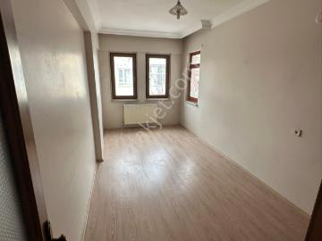 Turan Mahallesi’nde Cadde Üzeri 3+1 Daire – 120 M², Çift Balkon, Kombili