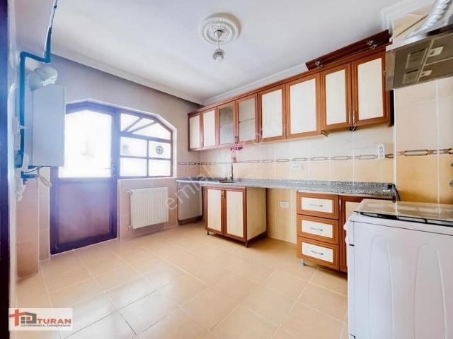 Turan'dan Özlem Caddesinde Katta Çift Balkonlu Kiralık 3+1 Daire