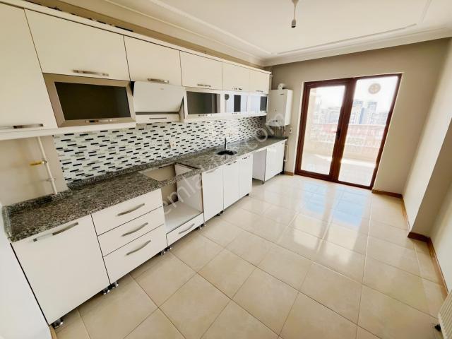 Turandan Selim Caddesinde Manzaralı Ara Katta 3+1 Site Dairesi