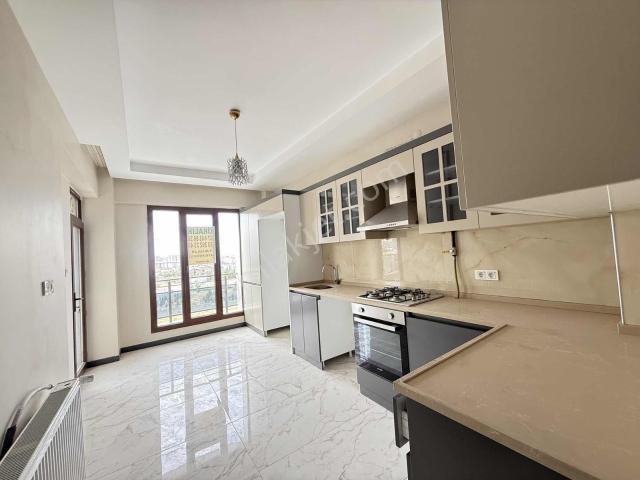 Turanlardan. yüzakında Full Yapılı 3+1 Kiralık Geniş Daire!