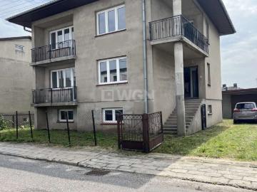 Dwurodzinny dom 194 m2 z garażem i budynkiem gospodarczym