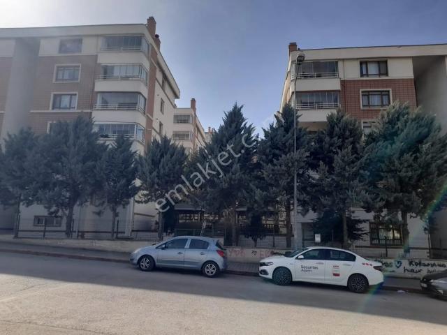 Turgut Özalda Yüksek Giriş 3+1 3 Cepheli Çift Balkonlu Daire