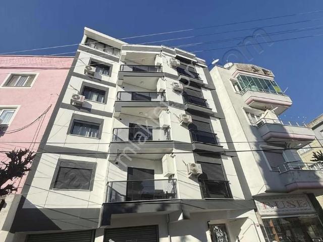 Turgutlu Cumhuriyet Mahallesinde Karaca Sokak Satılık 3+1 Daire