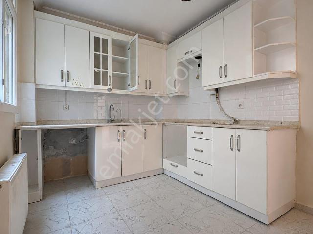 Turgutlu Eymen Emlak'tan Altay Mhde 3+1 Kiralık Daire
