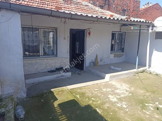 Turgutlu Satılık Atatürk Mah 100m2 2+1 Oda Bahçeli Müstakil Ev