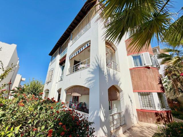 Turgutreis Merkezde Satılık 3+1 Bahçe Katı Geniş Daire