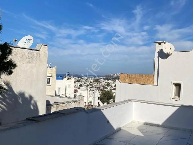 Turgutreis Alt Karabağ’da Deniz Manzaralı, Teras Katı 2+1 Kiralık