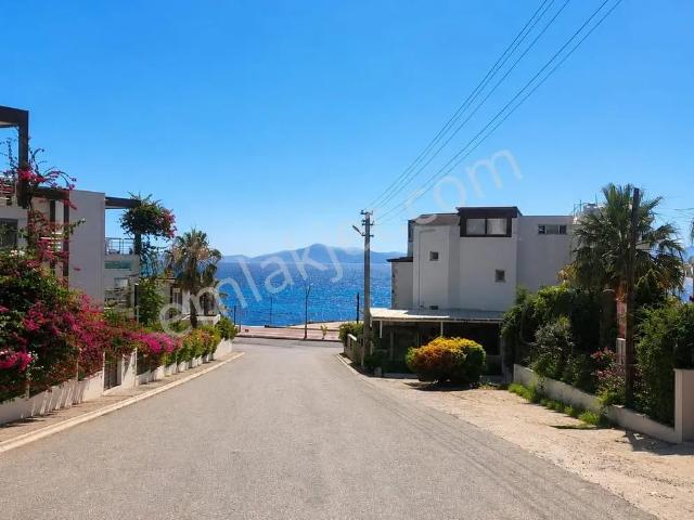 Turgutreis Yalıda Denize Yürüme Mesafede Eşyalı Satılık 2+1daire