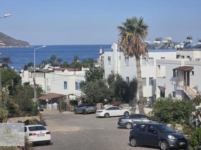 Turgutreis Yalı'da Denize Yürüme Mesafesinde 3+1 Bahçe Katı