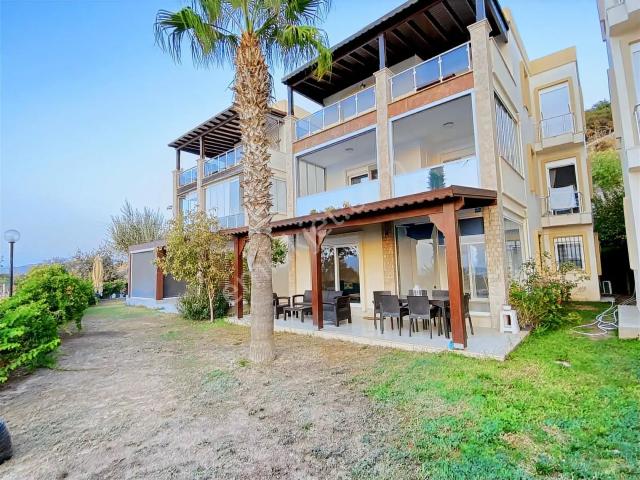 Turgutreis'te Havuzlu Sitede Deniz Manzaralı Bahçekatı Daire